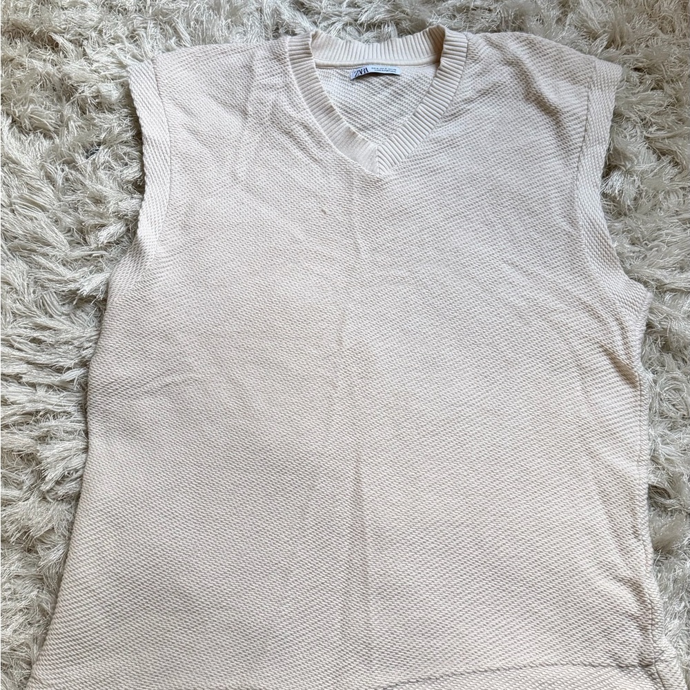 BOGO 🛍️ Zara Off-White V-Neck Sweater Tank